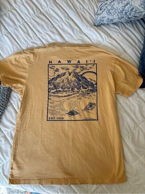 ALOHA Island Crew Hawaii Mustard Yellow Hawaii Graphic Tee 🌈☀️🌊🤙🏼🌺